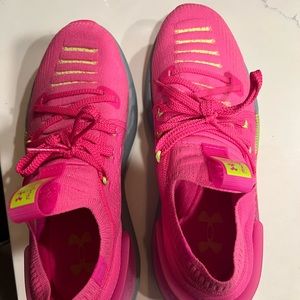Under armour women’s pink shoes